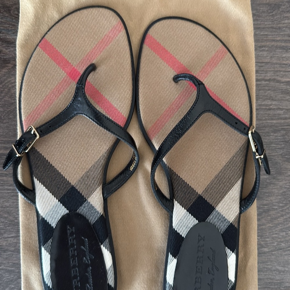 Burberry Plaid Sandals with Black Straps. Gold hardware, authentic. 39.5